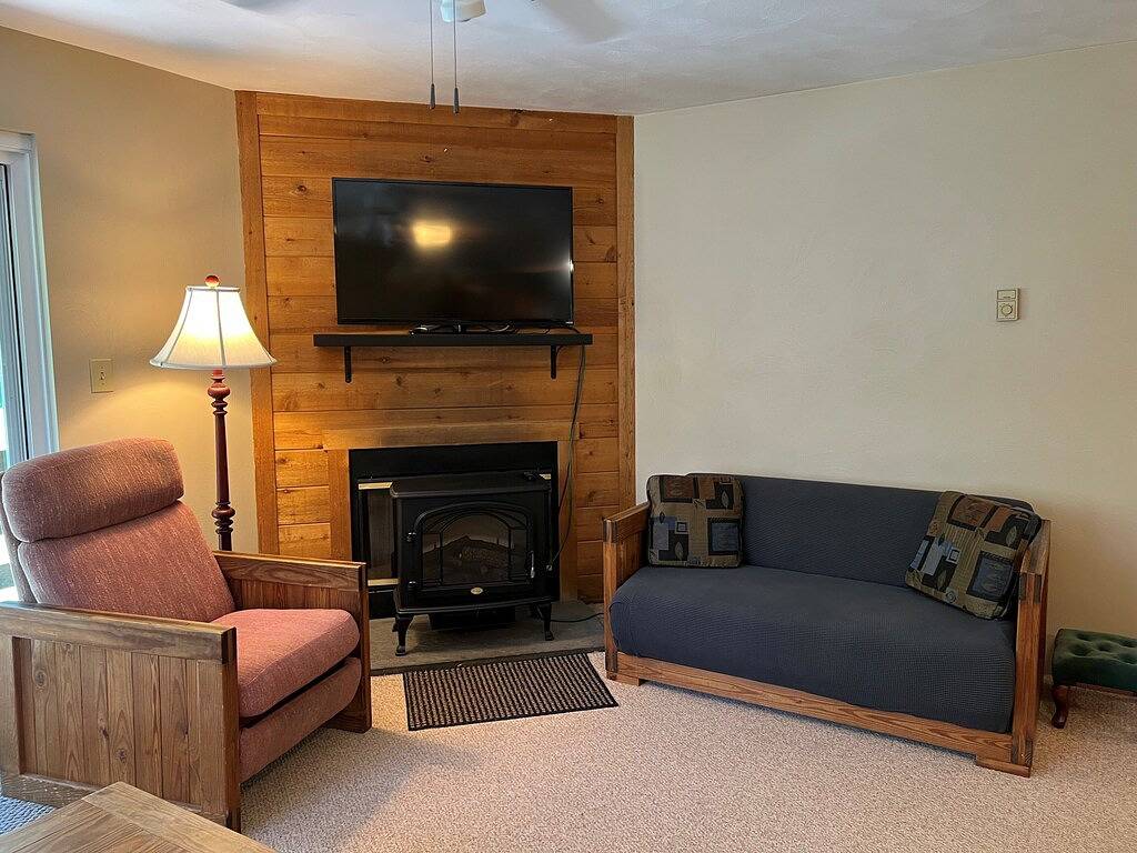 Ganze Wohnung, King Bed! 2B2B ground level near golf; fall leaf peeping! Well equipped kitchen! in Hidden Valley, Pennsylvania