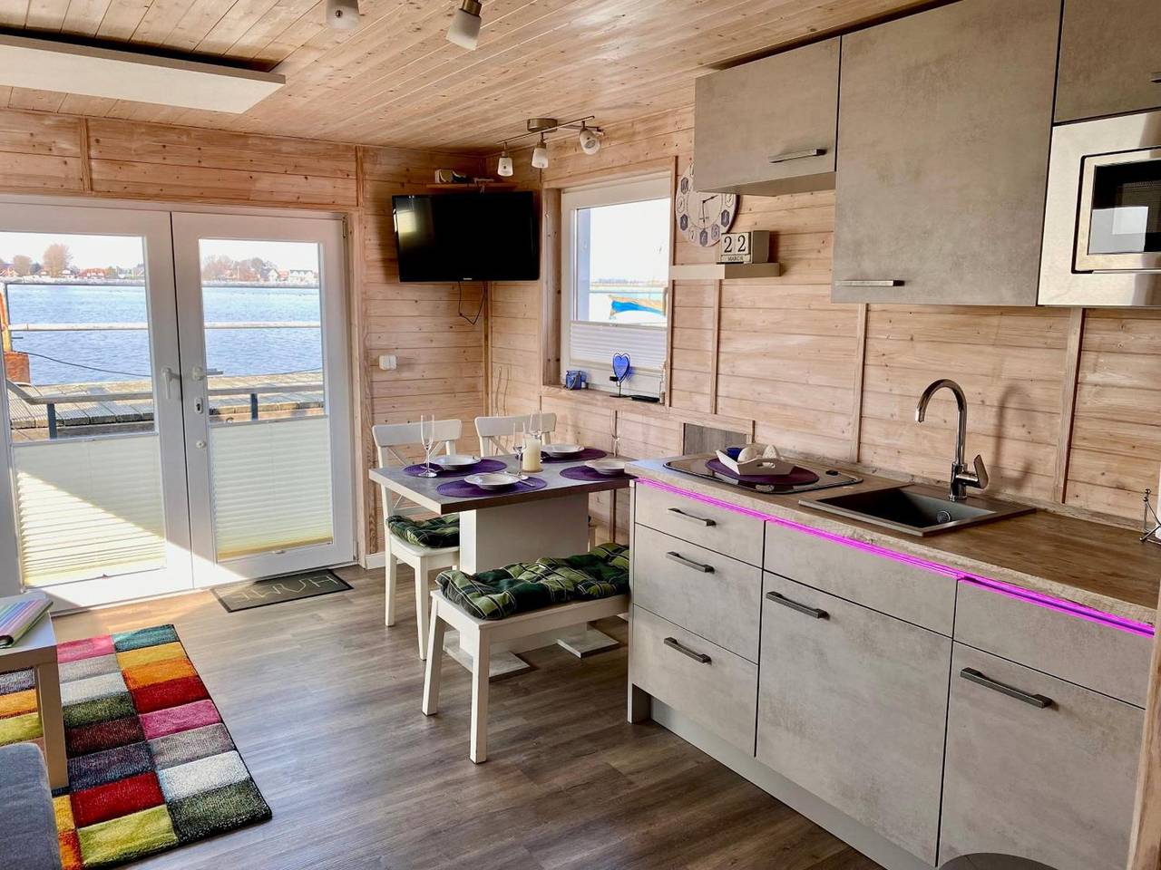 House Boat 'Lilla Lina' with Sea View, Private Terrace and Wi-Fi in Wschodnia Fehmarn, Burgtiefe Südstrand