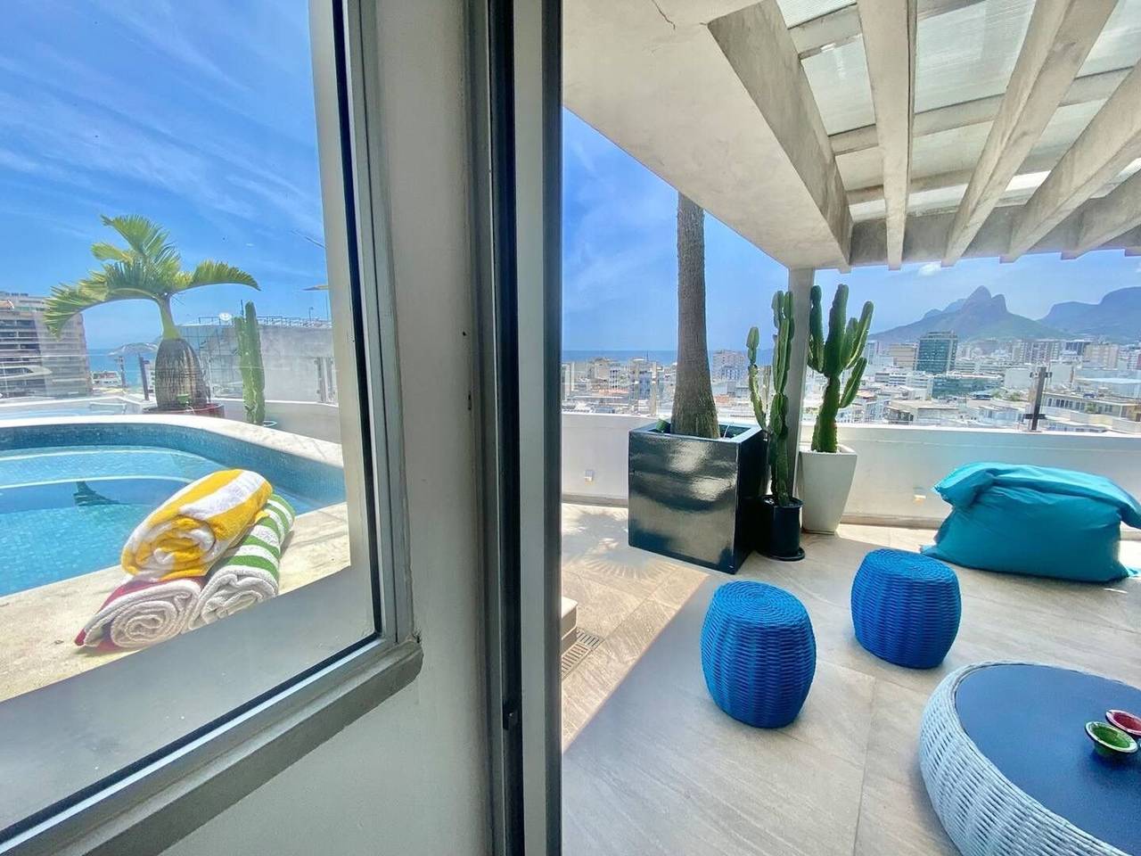 Entire apartment, 3 bedroom penthouse with pool - Copanema in Copacabana, Rio de Janeiro
