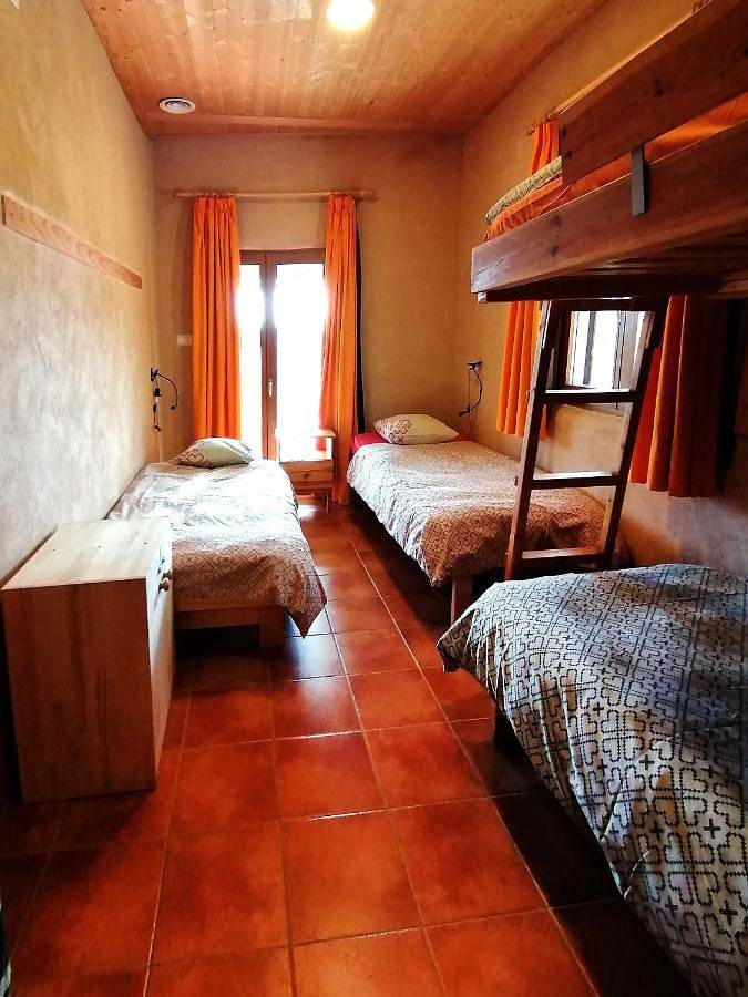 Casa rural para 33 personas, con piscina y jardín, Se admiten mascotas en Vega de Granada - 3