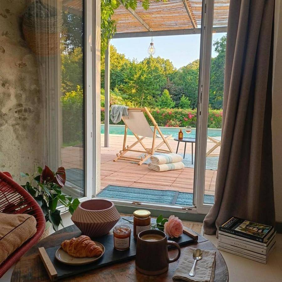 Suite privée avec salon et coin cuisine extérieur in Sainte-Flaive-des-Loups, Vallée de la Loire