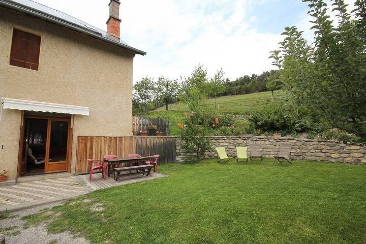 Gîte pour 4 personnes, avec Terrasse et Jardin à Barcelonnette