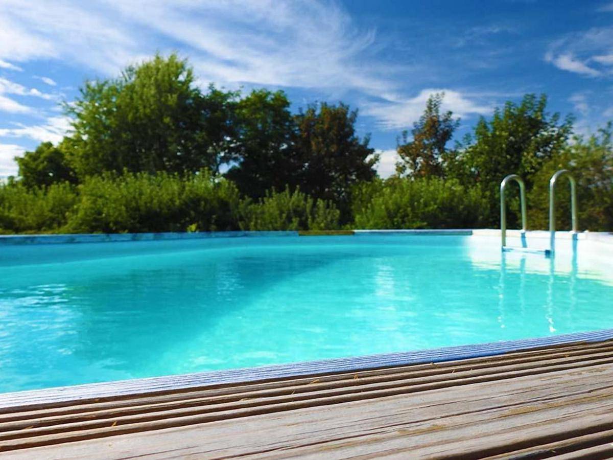 Grand gîte familial avec piscine chauffée, proche forêt des Colettes et activités de plein air - Fr-1-489-477 in Louroux-de-Bouble, Région de Montluçon
