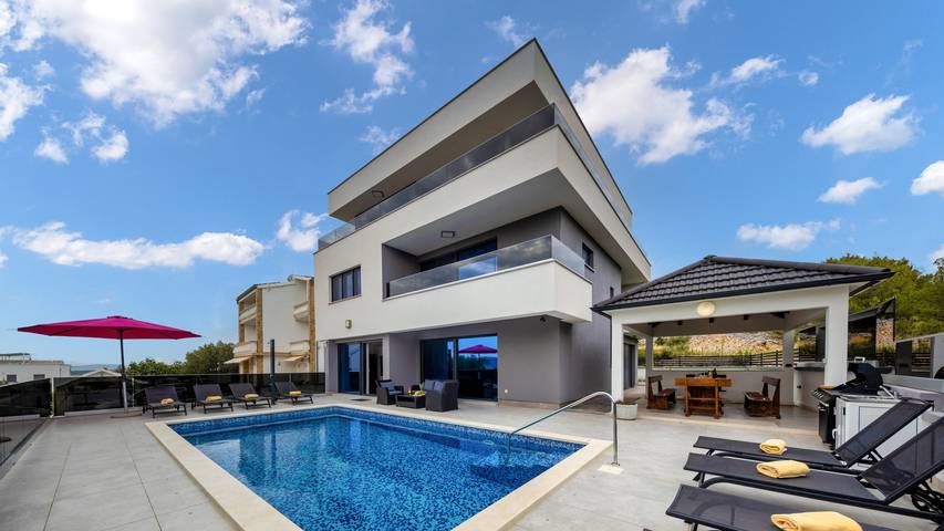 Dom wakacyjny dla 10 osób, z taras i ogród oraz sauna w Szybenik