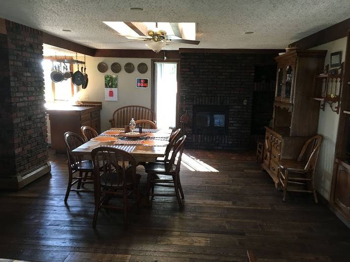 Vacation rental for 8 people, with yard and terrace as well as hot tub in Lake Ontario