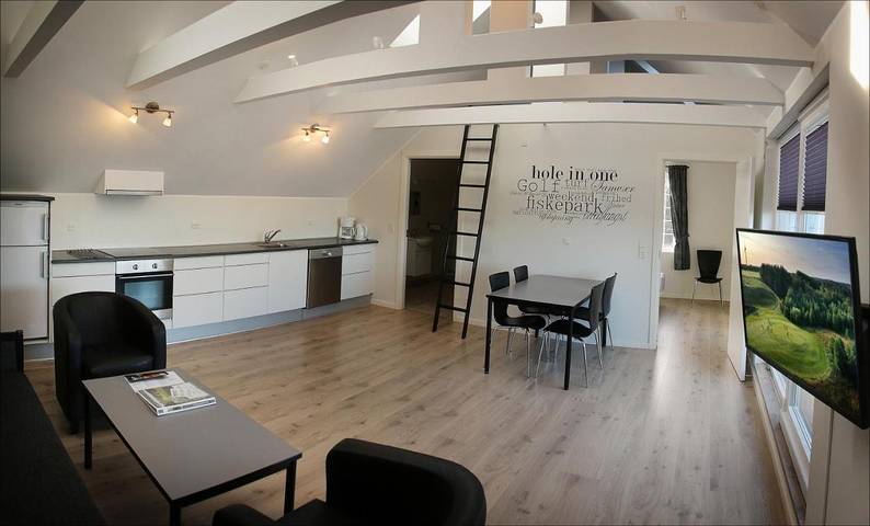 Ferienwohnung für 5 Personen, mit Balkon und Terrasse sowie Seeblick und Ausblick