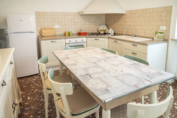 Ganze Wohnung, Ferienwohnung für 4 Personen mit Garten in Bagni 2 Nalu Bay, Senigallia (Gemeinde)