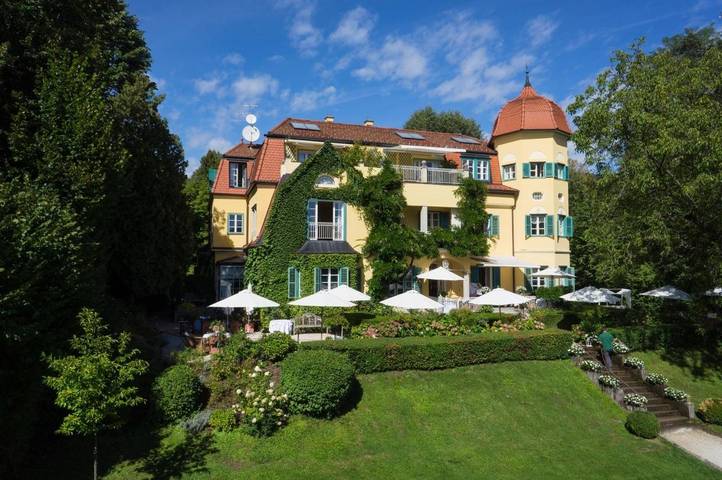 Hotel für 2 Personen, mit Seeblick und Garten sowie Ausblick, mit Haustier in Velden am Wörther See