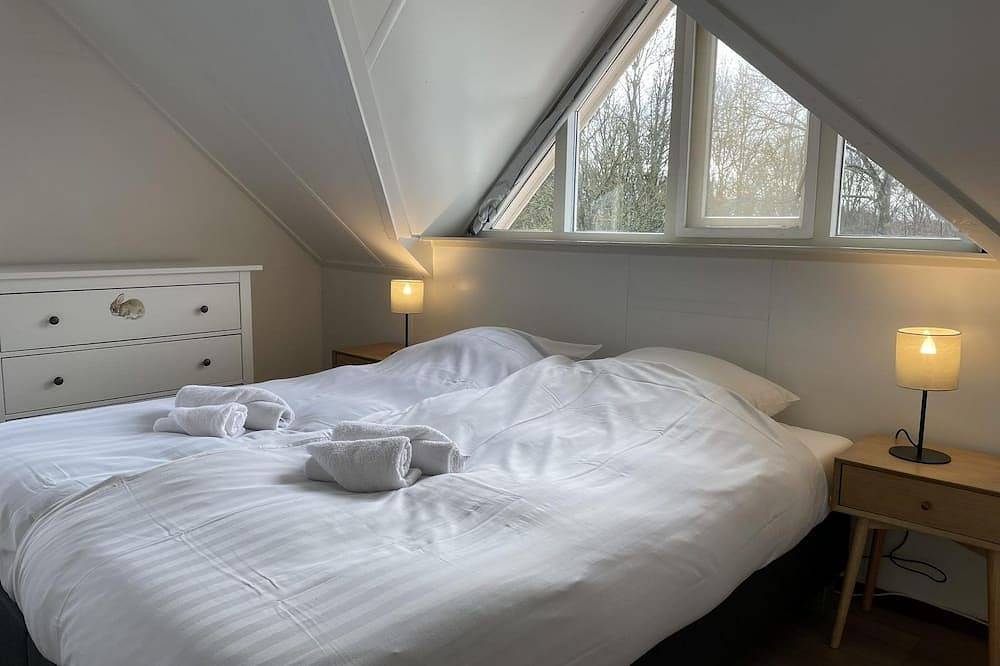 Gezellig, modern ingericht vakantiehuis met fijn terras en een aanlegsteiger in IJsselmeer