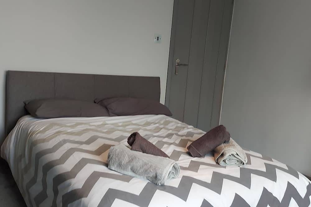 Fantastic family home- central village location & short level walk to beach in Woolacombe, Devon