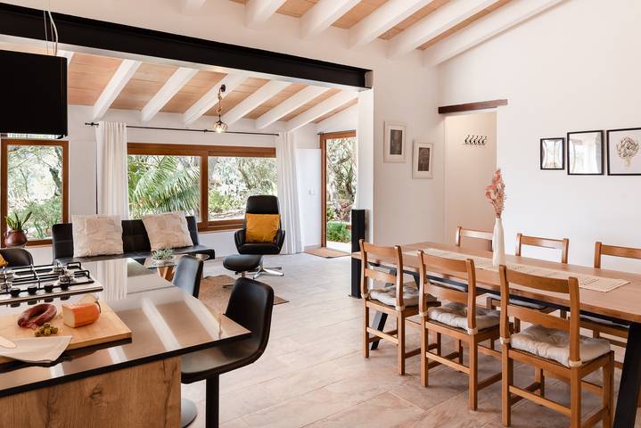 Casa rural 'Ses Cases' con vistas a la montaña, piscina privada y Wi-Fi in Manacor, Mallorca Este
