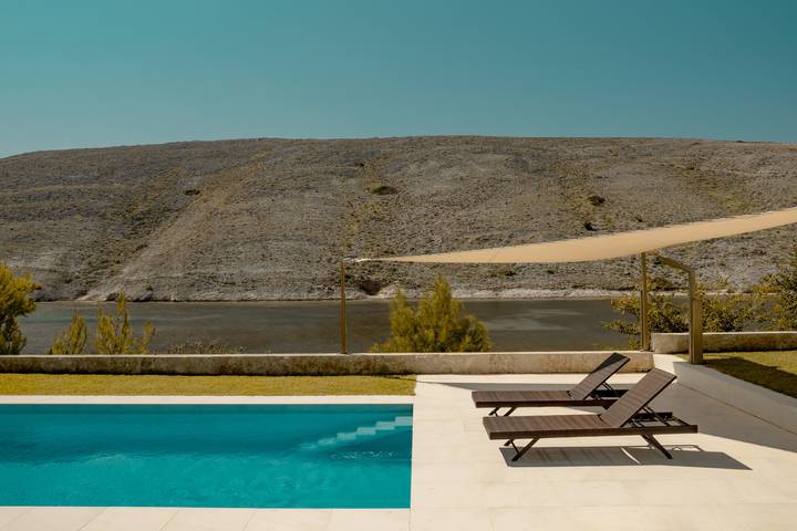 Villa für 8 Personen, mit Pool und Balkon/Terrasse auf Pag