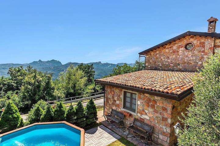 Gîte pour 6 personnes, avec Balcon ainsi que Jacuzzi et Jardin