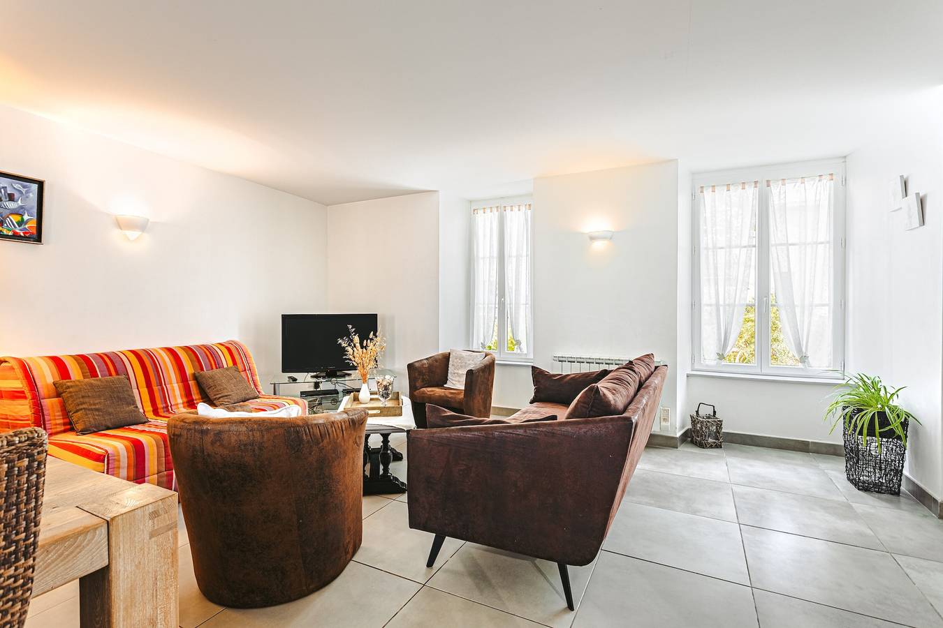 Holiday Home 'Maison De La Côte' with Sea View, Private Terrace and Wi-Fi in La Flotte, La Rochelle region