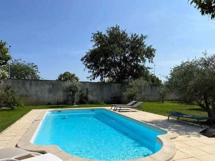 Villa pour 4 personnes, avec piscine et terrasse