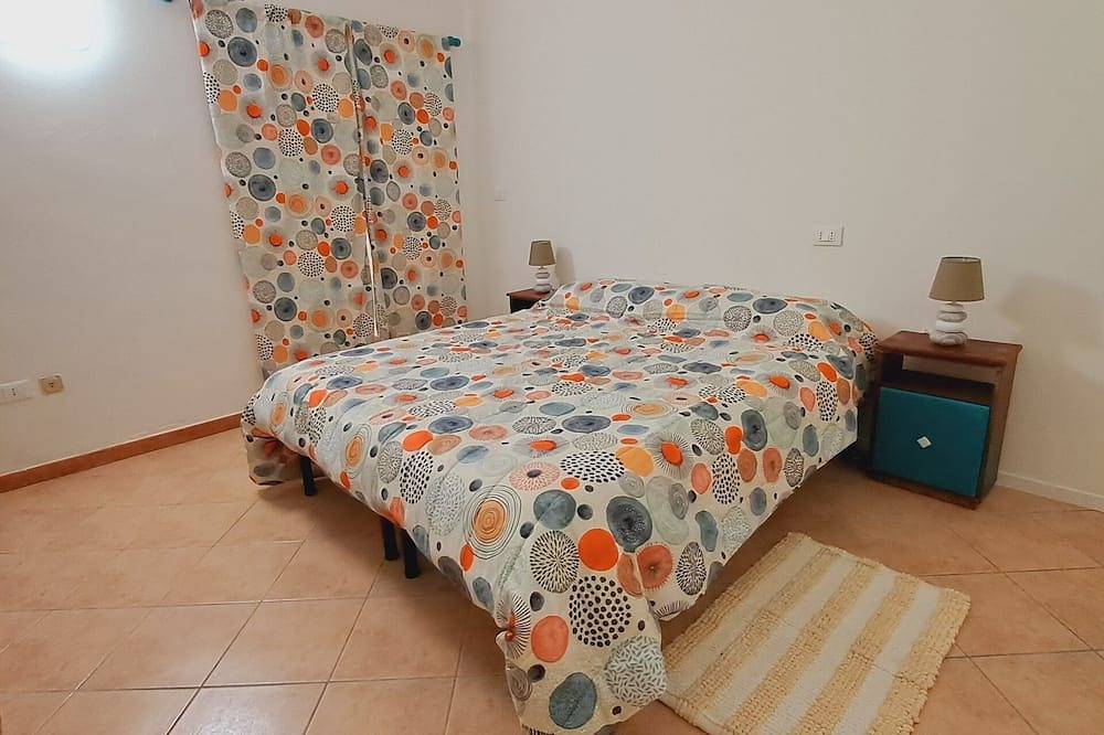 Ganze Wohnung, Family apartment: sleeps 6, Use of garden, sunbeds and swimming pool. in Monte San Pietro, Bologna Provinz