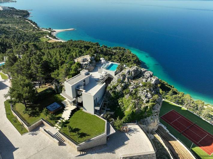 Willa dla 5 osób, z widok i basen oraz ogród w Makarska