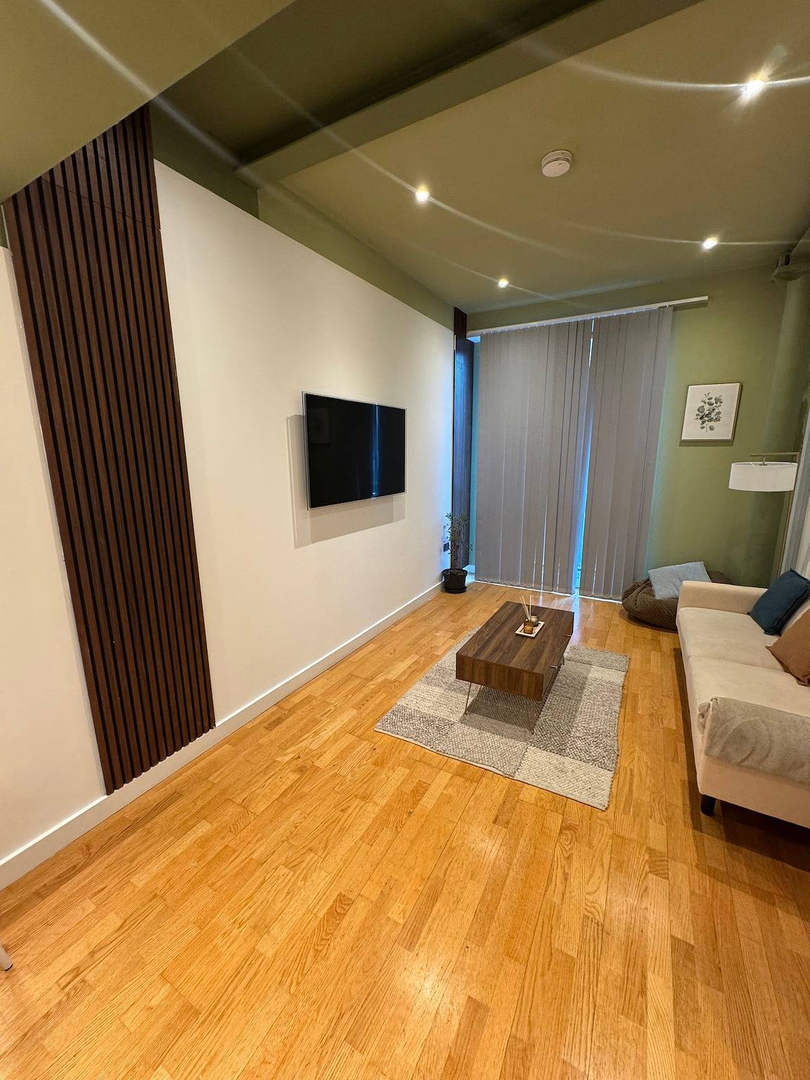 Entire apartment, Modern Central Manchester Condo Next To Ao Arena - Parking - Local Attractions in Manchester, Greater Manchester