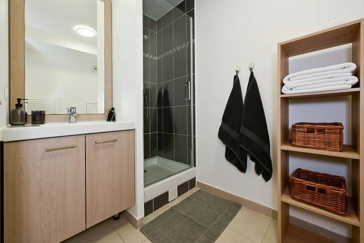 Entire apartment, Léonard de Vinci - Studio avec parking privé à Massy in Massy, Essonne