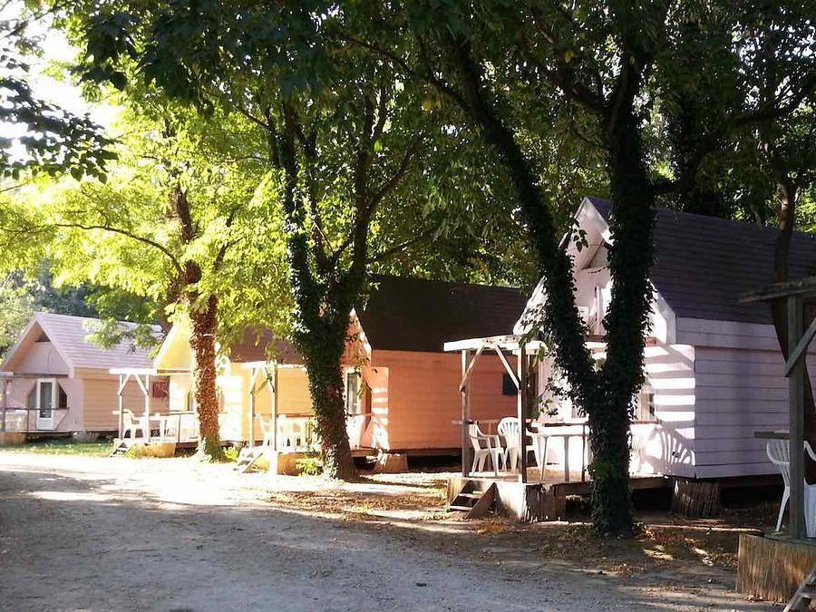 Camping Paradis Bellerive - Chalet 4 persons - Les Lauriers - 2 bedrooms in Montfrin, Nimes region
