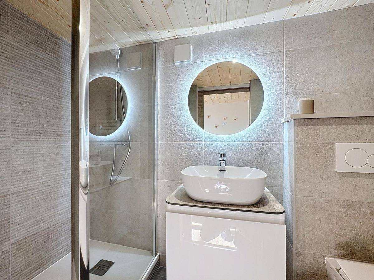 Fleurie - Anse Centre - Chambre et Salle de bain Wc privée - Cuisine partagée in Anse, Beaujolais