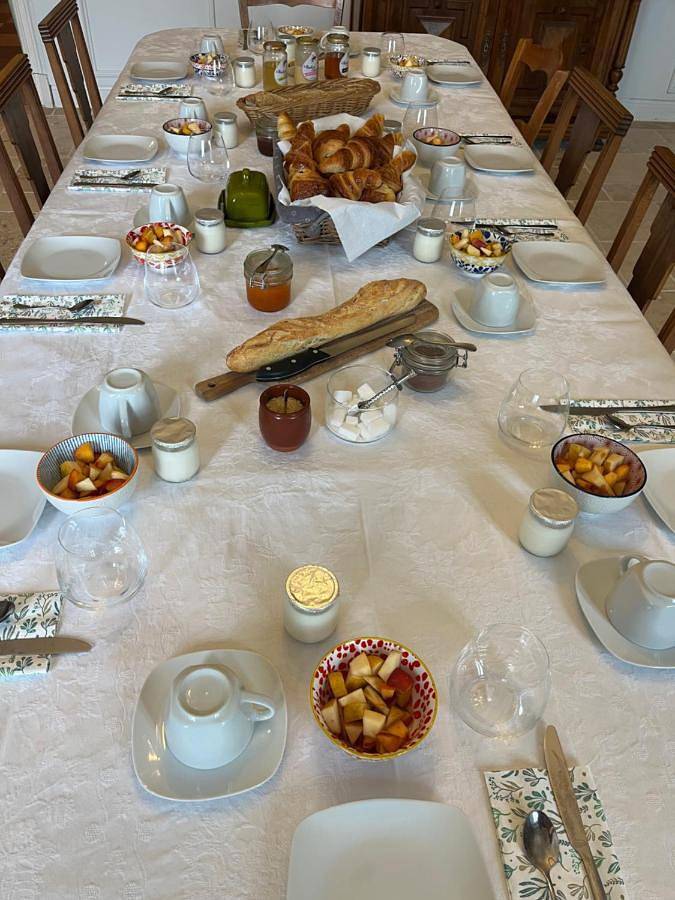 Gîte pour 3 personnes, avec jardin et piscine ainsi que vue et terrasse à Lorignac - 3