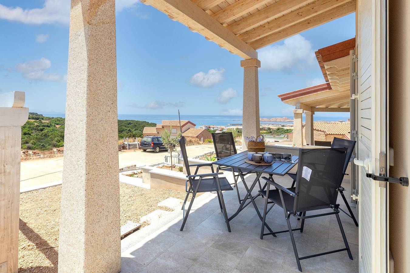 Appartement entier, Appartement 'Borgo Del Mare 3' avec vue sur mer, terrasse privée et climatisation in Isola Rossa, Trinità d'Agultu e Vignola
