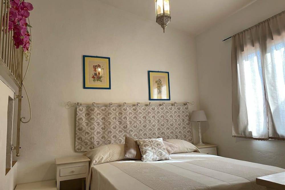 Villa with housekeeper 200 m from the sea in Porto Columbu (1 km from Pula in Porto Columbu, Sarroch