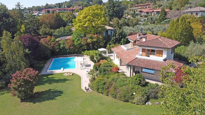 Villa per 12 persone, con vista lago e balcone nonché giardino in Soiano del Lago