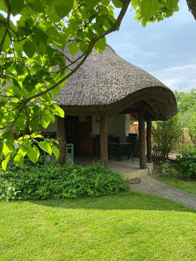 Ferienhaus für 6 Personen, mit Terrasse und Garten sowie Pool