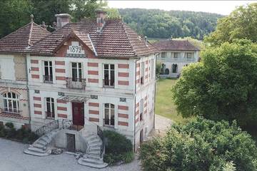 Gîte pour 20 personnes, avec jacuzzi et jardin dans Vanvey