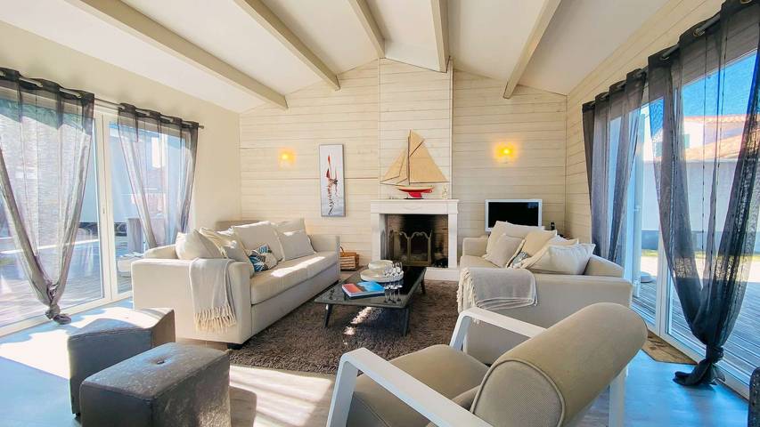 Apartamento vacacional entero, Superb villa with swimming pool in the village in Saint-Clément-des-Baleines, Región de La Rochelle