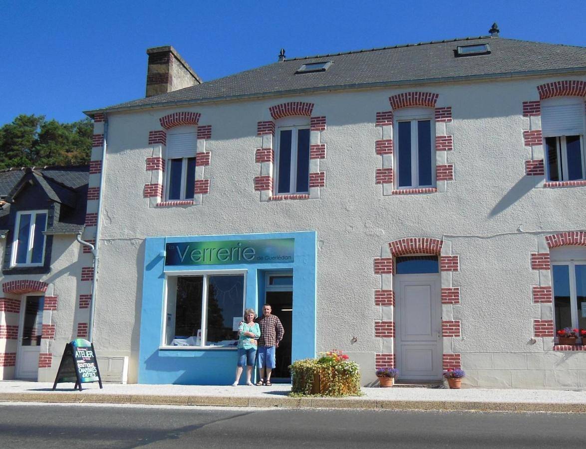 Double Room with Private External Bathroom in Caurel, Région de Guingamp