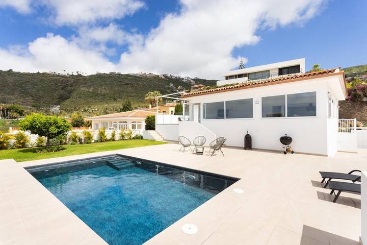 Ferienhaus für 5 Personen, mit Garten und Pool sowie Terrasse und Ausblick - 1