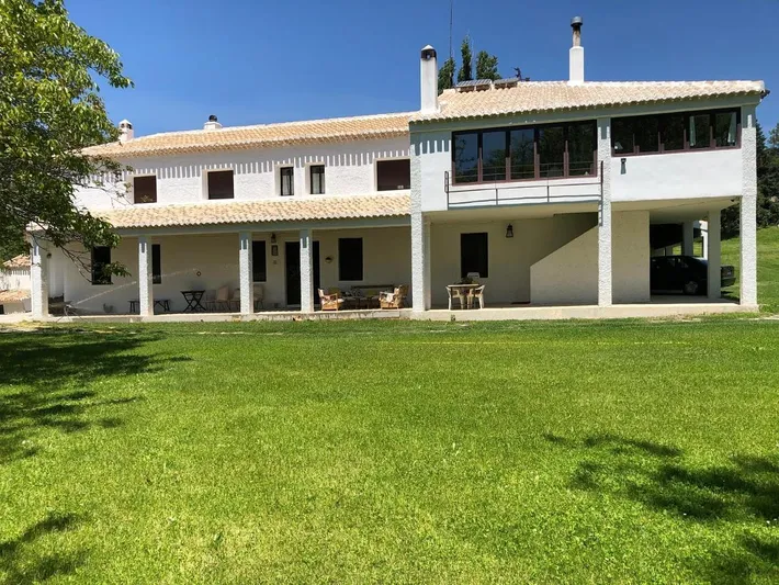 Ferienhaus für 5 Personen, mit Ausblick und Pool sowie Garten - 1