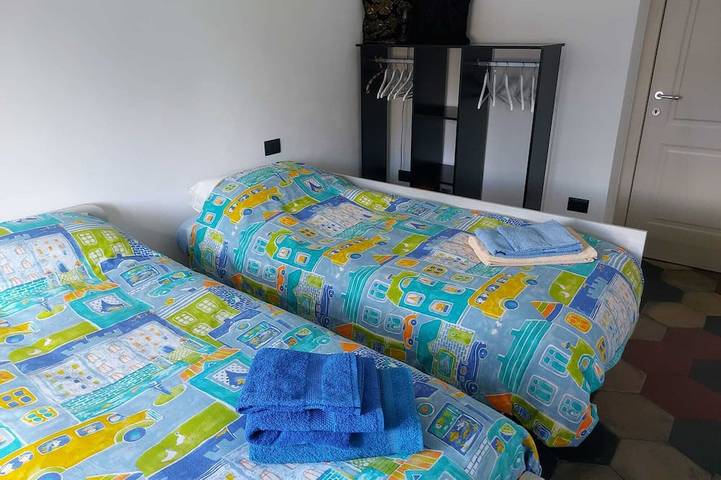 Appartamento intero, Ampio e confortevole appartamento vicino al mare in Ponente (Genova), Genoa