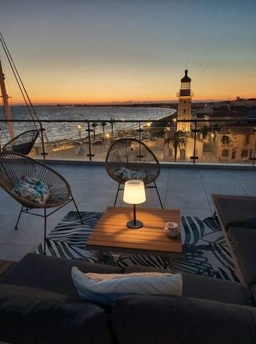 Gîte pour 6 personnes, avec terrasse, animaux acceptés dans Le Vieux Phare Du Grau Du Roi