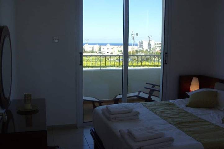 Sea  and Sun rise views. Villa with private pool and gated children Play Area. in Chypre du Sud