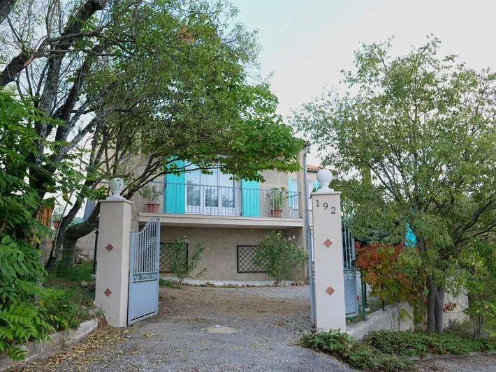 Ferienhaus für 10 Personen, mit Garten und Ausblick sowie Pool, kinderfreundlich - 1