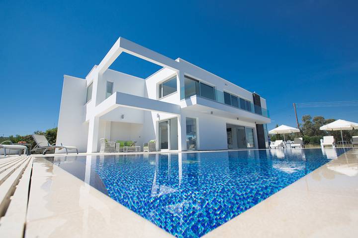 Villa for 6 people, with yard and pool, kid friendly in Protaras