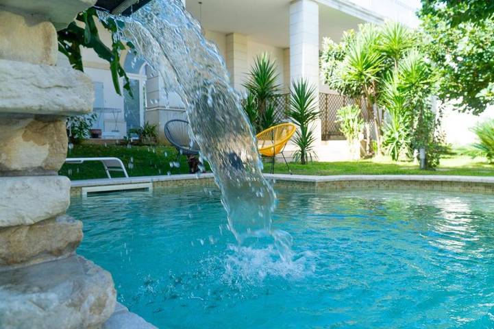 Casa vacanza, con Balcone e Terrazza nonché Giardino e Piscina a Cutrofiano
