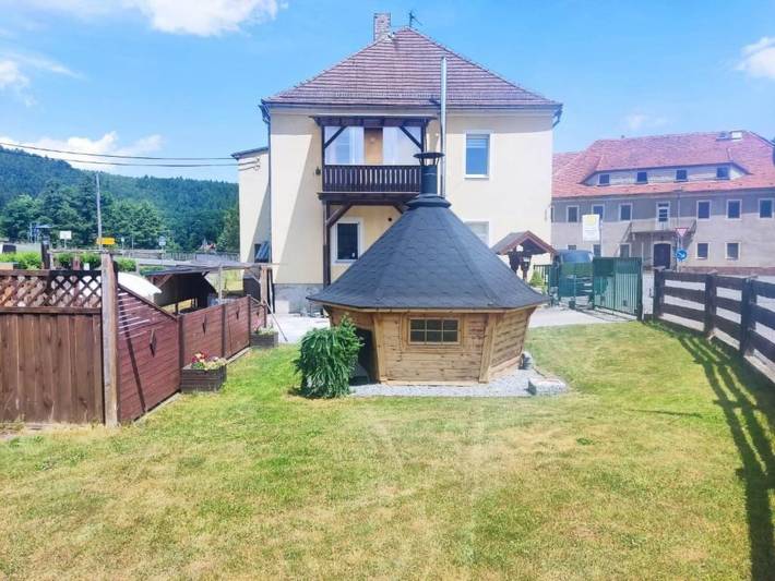 Ferienwohnung für 4 Personen, mit Terrasse und Whirlpool sowie Garten - 1
