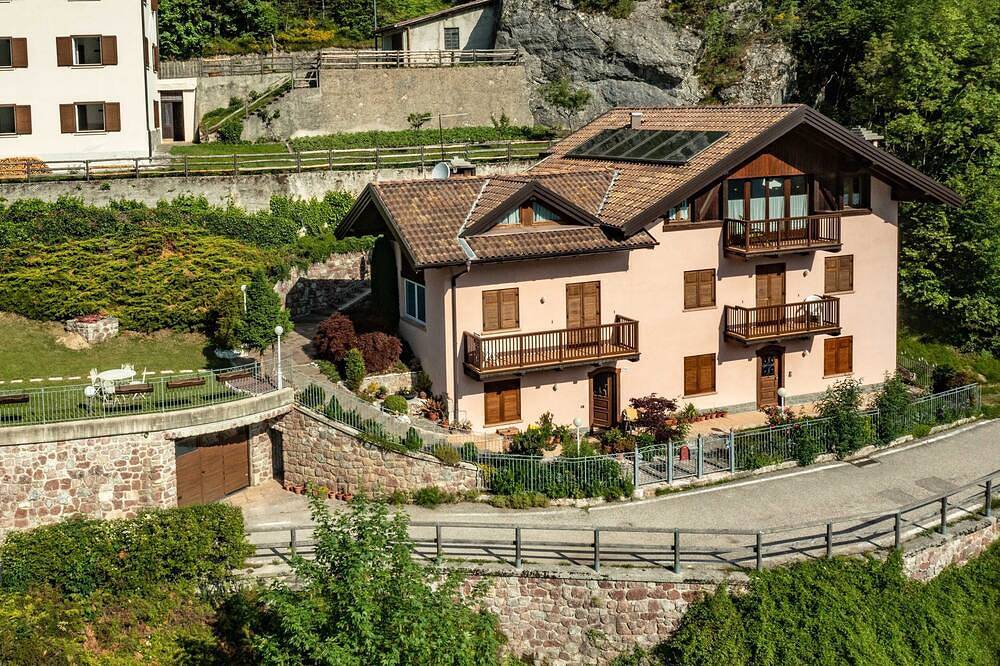 Ganze Wohnung, Sapphire apartment in Molveno on the shores of Italy's most beautiful lake in Molveno, Brentagruppe