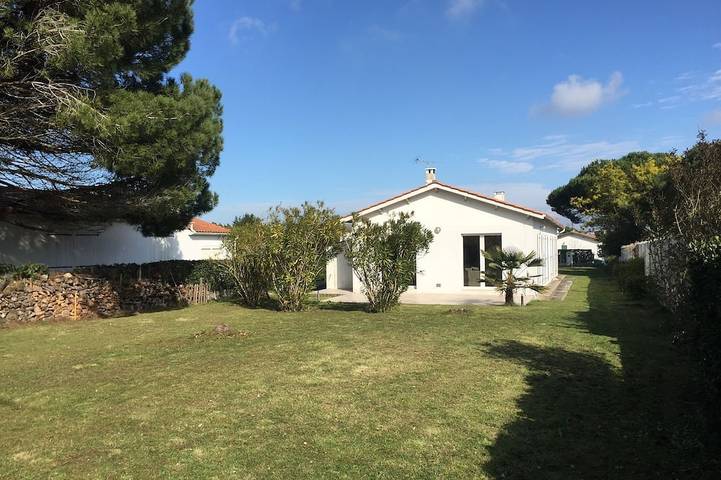 Location de vacances pour 8 personnes, avec terrasse dans Vert Bois