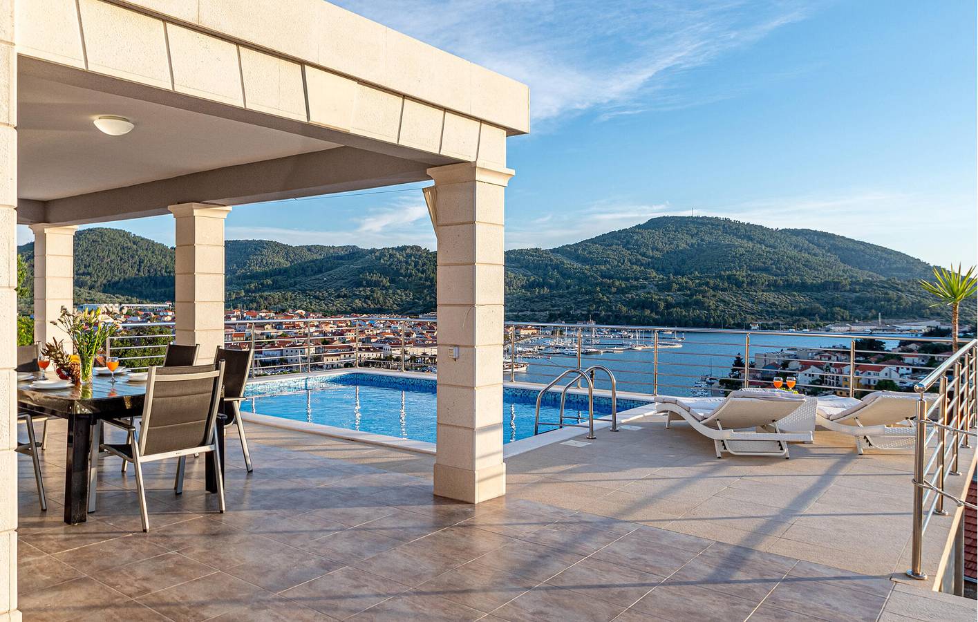 Gemütliches Apartment mit Pool und Terrasse, 2,5 km vom Strand entfernt in Vela Luka, Korcula