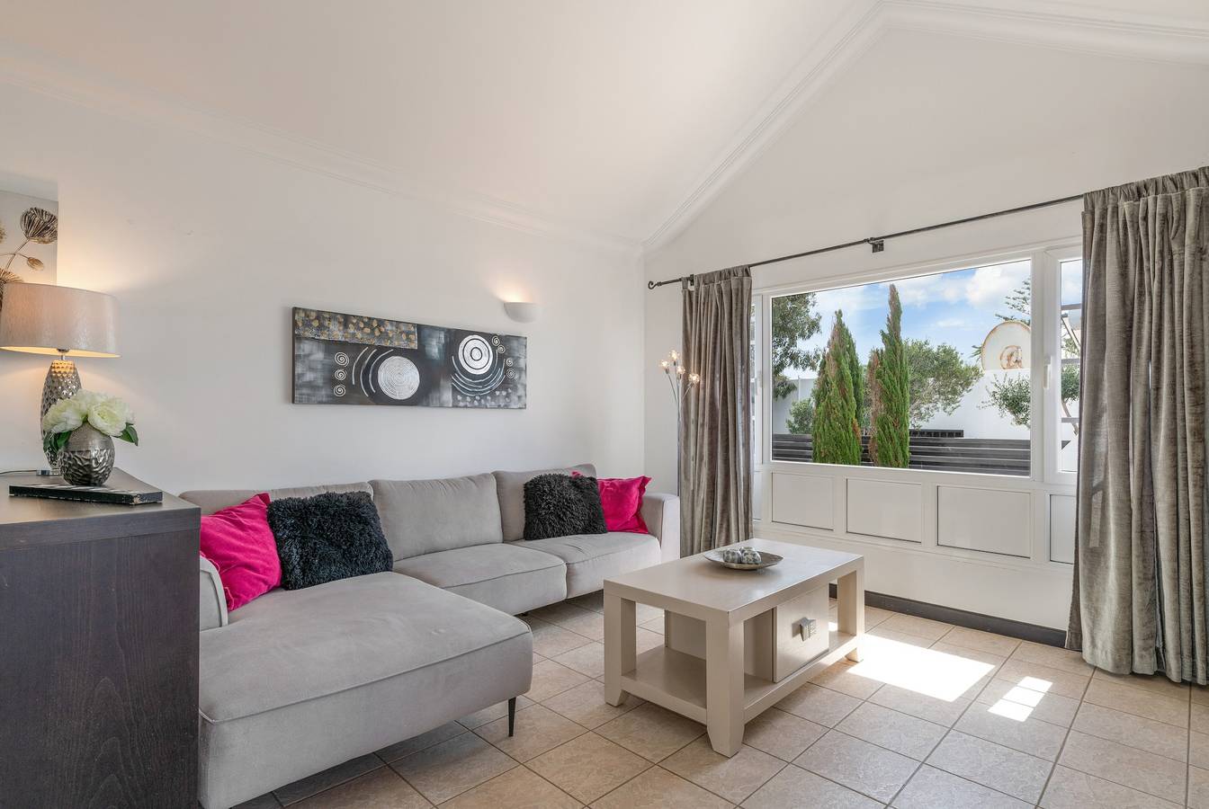 Vacation Villa 'Calima Deluxe Con Piscin' with Private Heated Pool, Wi-Fi and Air Conditioning in Puerto del Carmen, Tías