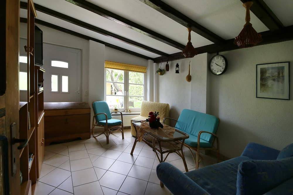 Ganze Wohnung, Ferienwohnung 1 (Eg) - Urlaub im historischen Bauernhaus in Neuendorf-Heide, Saal