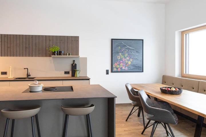 Ferienwohnung für 2 Personen, mit Balkon und Terrasse sowie Ausblick in Grins