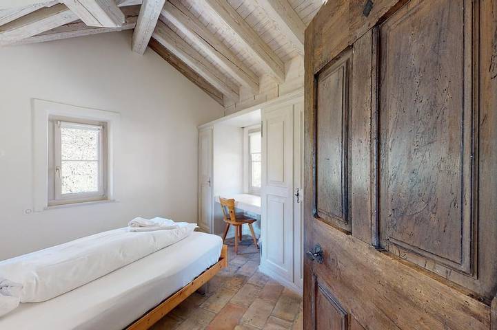 Ganze Wohnung, Ästhetische 4 -Zimmer-Architektenwohnung im Dachgeschoss auf zwei Stockwerken. in Corvatsch, Silvaplana