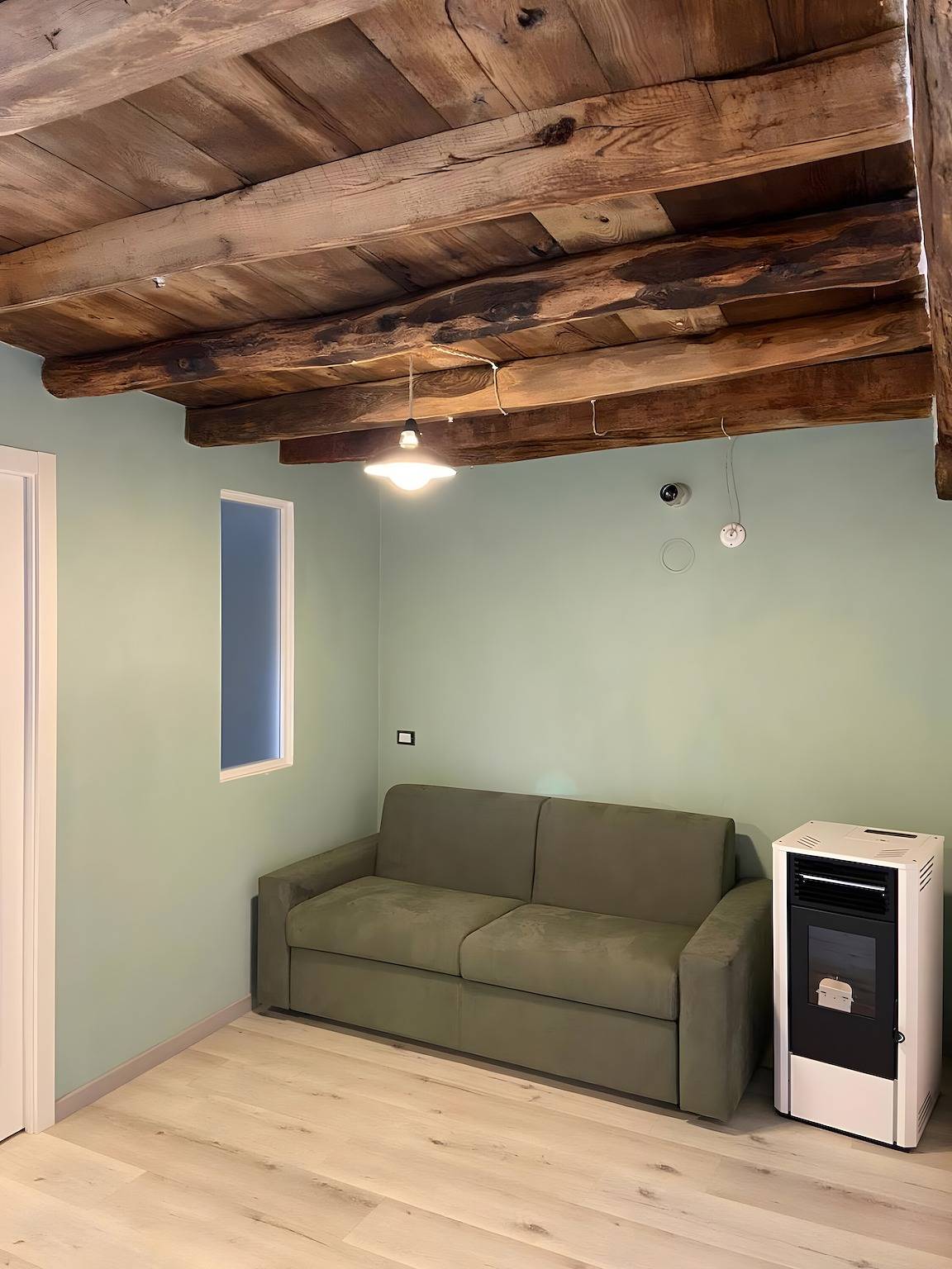 Appartamento intero, Prima del cielo - appartamento monti in Esino Lario, Comune di Esino Lario